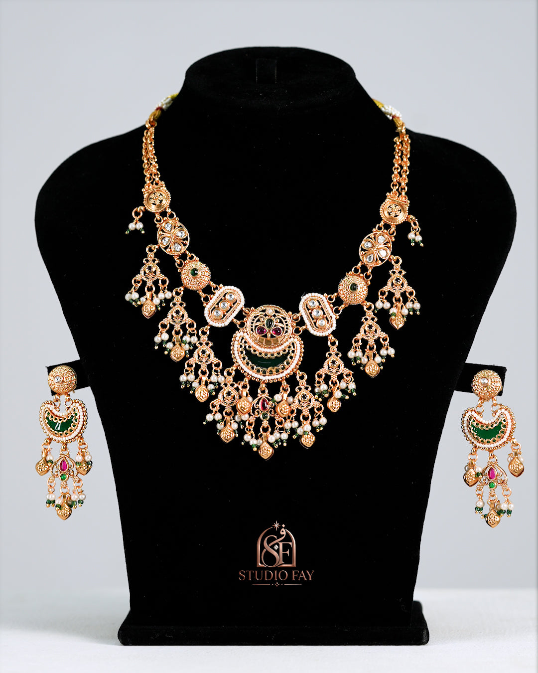 Zar-e-Nigaar (Emerald)